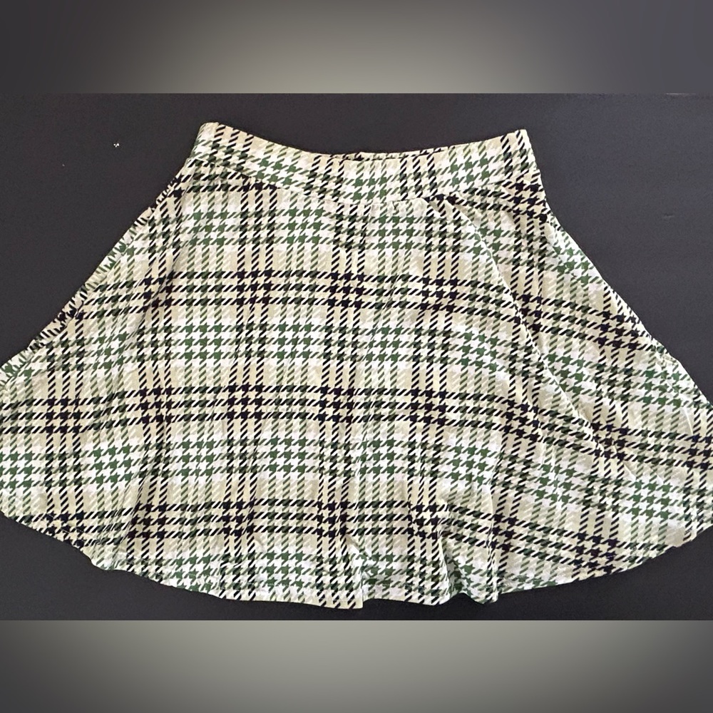 116. Green mini skirt